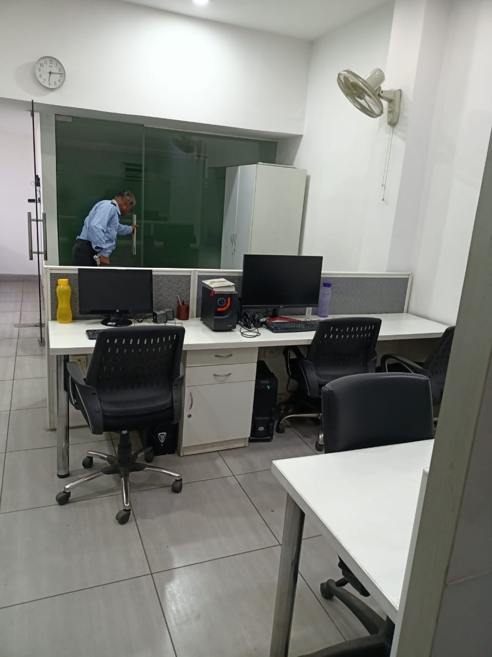 Prime Location Fully Furnished space with plug n play facility